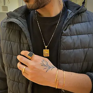 Conjunto de Peças Masculinas em Ouro 18k Contendo Corrente Cartier Pingente Medalha Cavalo Anel Pedra Onix Bracelete Prego e Outros