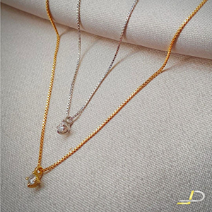 Diversos modelos em Gargantilhas em Ouro 18k como Ponto de Luz em Brilhantes e Diamantes como Pedras Naturais ou Sinteticas como Zirconias ou Cristais