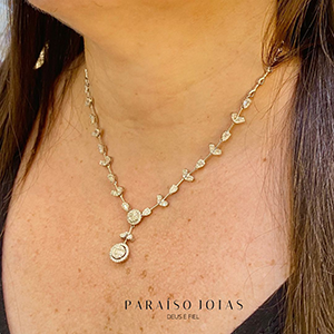 Gargantilha em ouro branco 18k, cravejada de brilhantes modelo estilo galhoraminho com diferentes lapidações