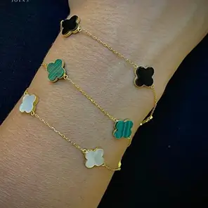 Pulseiras em Ouro 18k com Pingentes Trevo Pedras Onix Madrepérola e Malaquita